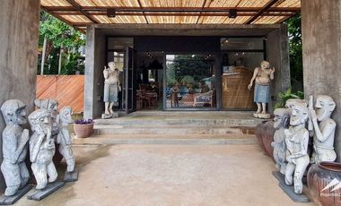 House And Separate Showroom On A Main Road In A Tourist Area