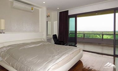 Spacious 3 Bedroom Condo With Mountain and Golf Course Views!