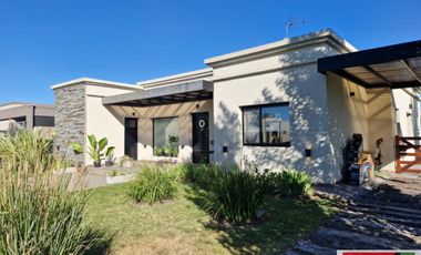 Alquiler Canning Barrio Cerrado Hermosa Casa de 3 dormitorios Garleria y Pileta