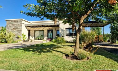 Alquiler Canning Barrio Cerrado Hermosa Casa de 3 dormitorios Garleria y Pileta