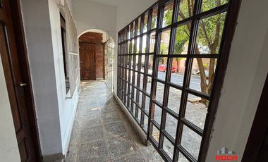 Casa en venta c/ cochera en Cuyaya