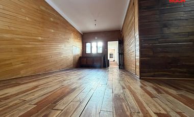 Casa en venta c/ cochera en Cuyaya