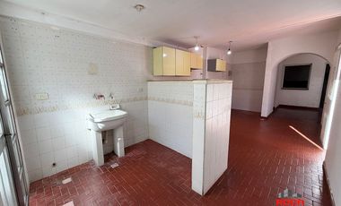 Casa en venta c/ cochera en Cuyaya