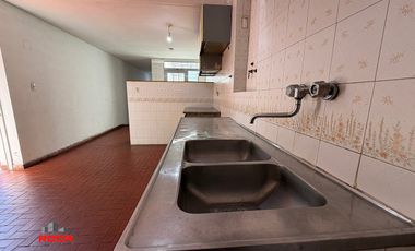 Casa en venta c/ cochera en Cuyaya
