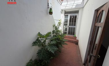 Casa en venta c/ cochera en Cuyaya