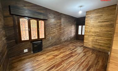 Casa en venta c/ cochera en Cuyaya