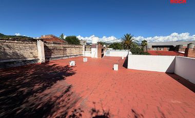 Casa en venta c/ cochera en Cuyaya