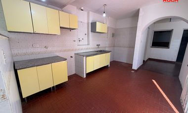 Casa en venta c/ cochera en Cuyaya