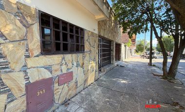 Casa en venta c/ cochera en Cuyaya