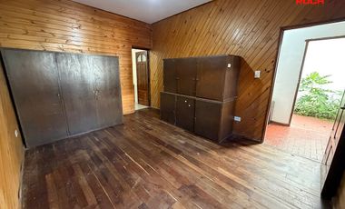 Casa en venta c/ cochera en Cuyaya