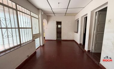 Casa en venta c/ cochera en Cuyaya