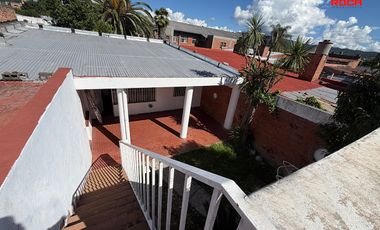 Casa en venta c/ cochera en Cuyaya