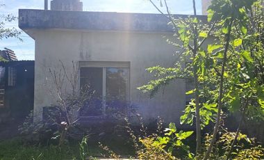 CASA EN VENTA 4 AMBIENTES SOURIGUEZ