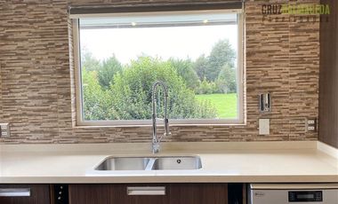 Casa en Arriendo en Parque Stocker km 2.5 camino a Ensenada, costado Santa Otilia