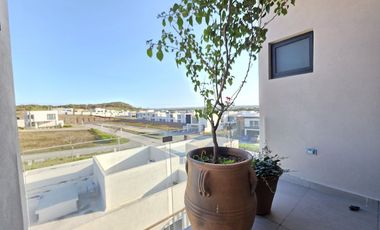 Casa en Venta Punta Tiburon / de 3 niveles