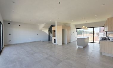 Casa en Venta Punta Tiburon / de 3 niveles