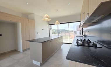 Casa en Venta Punta Tiburon / de 3 niveles