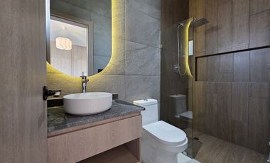 Casa en Venta Punta Tiburon / de 3 niveles