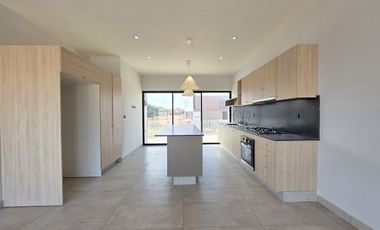 Casa en Venta Punta Tiburon / de 3 niveles