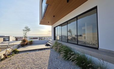 Casa en Venta Punta Tiburon / de 3 niveles