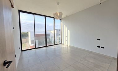 Casa en Venta Punta Tiburon / de 3 niveles
