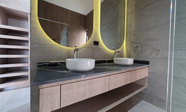 Casa en Venta Punta Tiburon / de 3 niveles