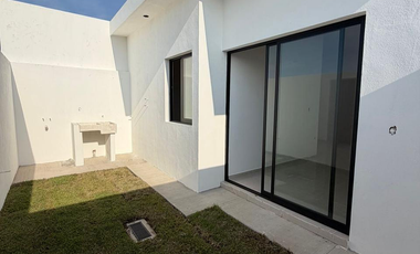 CASA EN VENTA, 1 PLANTA, 2 RECÁMARAS, 2 BAÑOS, COCHERA PARA 1 AUTO