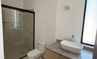 CASA EN VENTA, 1 PLANTA, 2 RECÁMARAS, 2 BAÑOS, COCHERA PARA 1 AUTO