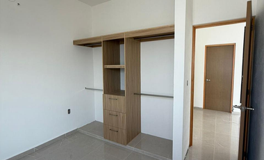 CASA EN VENTA, 1 PLANTA, 2 RECÁMARAS, 2 BAÑOS, COCHERA PARA 1 AUTO