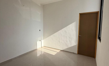 CASA EN VENTA, 1 PLANTA, 2 RECÁMARAS, 2 BAÑOS, COCHERA PARA 1 AUTO