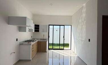 CASA EN VENTA, 1 PLANTA, 2 RECÁMARAS, 2 BAÑOS, COCHERA PARA 1 AUTO
