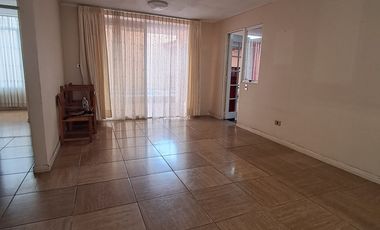 VENTA AMPLIA CASA CON EXCELENTE PLUSVALÍA