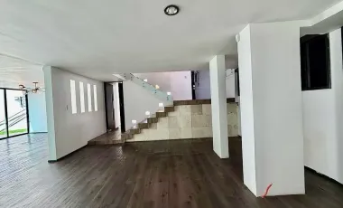 Casa en venta en Lomas de Tecamachalco, Naucalpan de Juárez, México