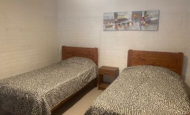 Casa en arriendo c/ estacionamiento en Higuerillas