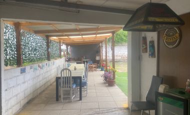 Casa en arriendo c/ estacionamiento en Higuerillas