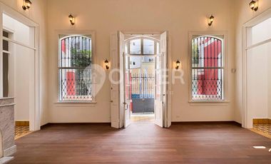 Casa histórica remodelada en venta Chorrillos 4 frentes