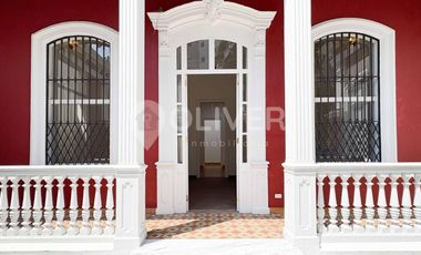 Casa histórica remodelada en venta Chorrillos 4 frentes