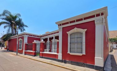 Casa histórica remodelada en venta Chorrillos 4 frentes
