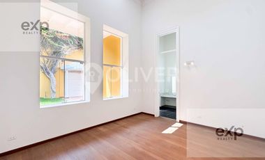 Casa histórica remodelada en venta Chorrillos 4 frentes