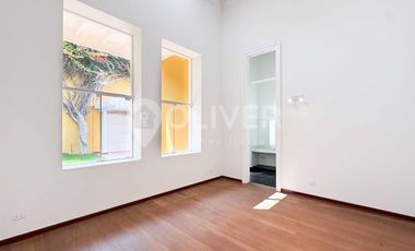 Casa histórica remodelada en venta Chorrillos 4 frentes