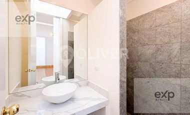 Casa histórica remodelada en venta Chorrillos 4 frentes