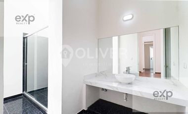 Casa histórica remodelada en venta Chorrillos 4 frentes