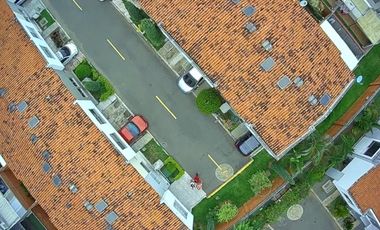 VENTA ESPECTACULAR CASA EN CIUDAD COUNTRY