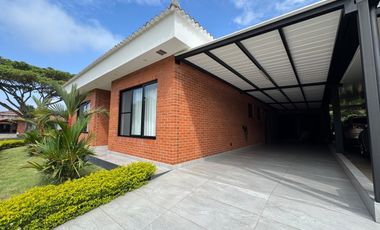 Hermosa casa en venta en unidad residencial pradera 5 de Hacienda el castillo