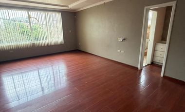 Amplia casa de venta en Azogues sector 4 esquinas