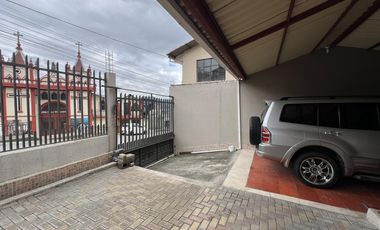 Amplia casa de venta en Azogues sector 4 esquinas