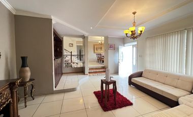 Amplia casa de venta en Azogues sector 4 esquinas