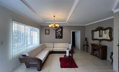 Amplia casa de venta en Azogues sector 4 esquinas