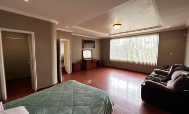 Amplia casa de venta en Azogues sector 4 esquinas