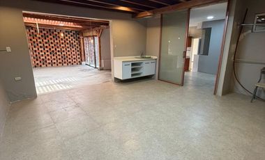 Amplia casa de venta en Azogues sector 4 esquinas